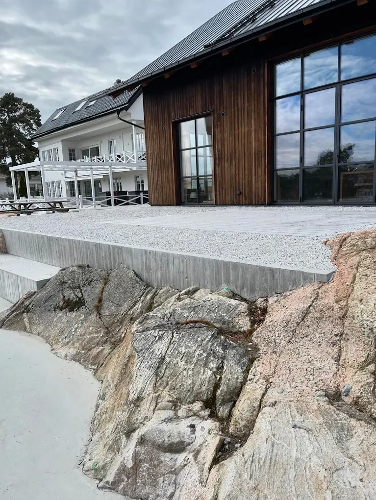 Tomtplanering vid villa i Täby utförd av Niback Entreprenad